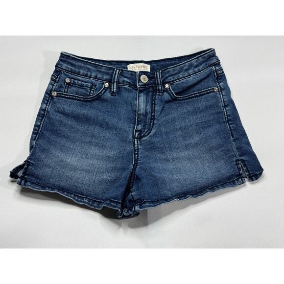 Shyanne Women's Stars & Stripes Sequined Back Pocket Denim Shorts - Size 26x3 - Picture 1 of 5
